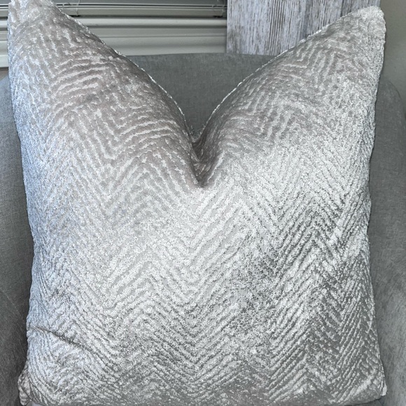 1-CALDEIRA CUT VELVET DESIGN DECORATIVE PILLOW (Read description for details) - Picture 8 of 17